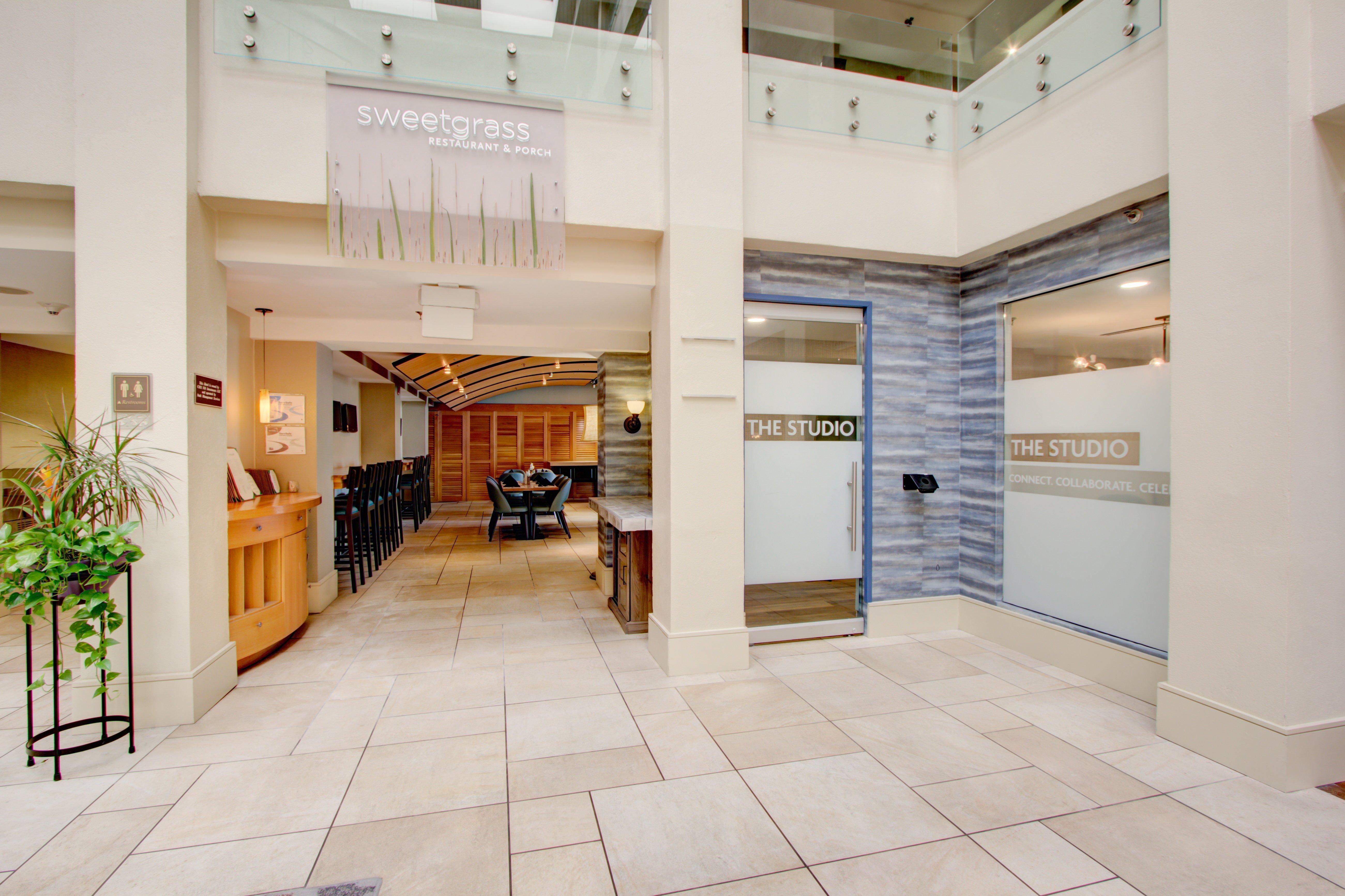 Crowne Plaza Charleston By Ihg Hotel North Charleston Exterior photo